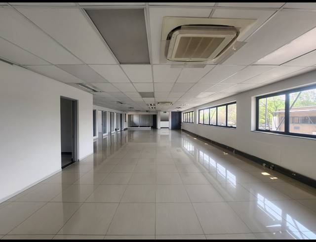 302.67M² OFFICE TO LET IN RANDJESPARK